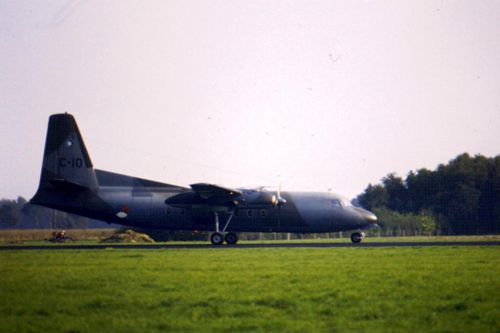 5 dia's - vliegtuig Fokker F-27 Friendship, Verzamelen, Verzenden, Luchtmacht, Foto of Poster