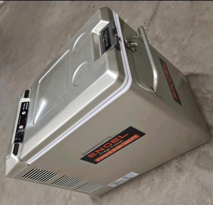 Koelbox
Engel MD45F-CD-P dual-zone compressor koelbox - 40L, Caravanes & Camping, Glacières, Glacières, Compresseur, Enlèvement