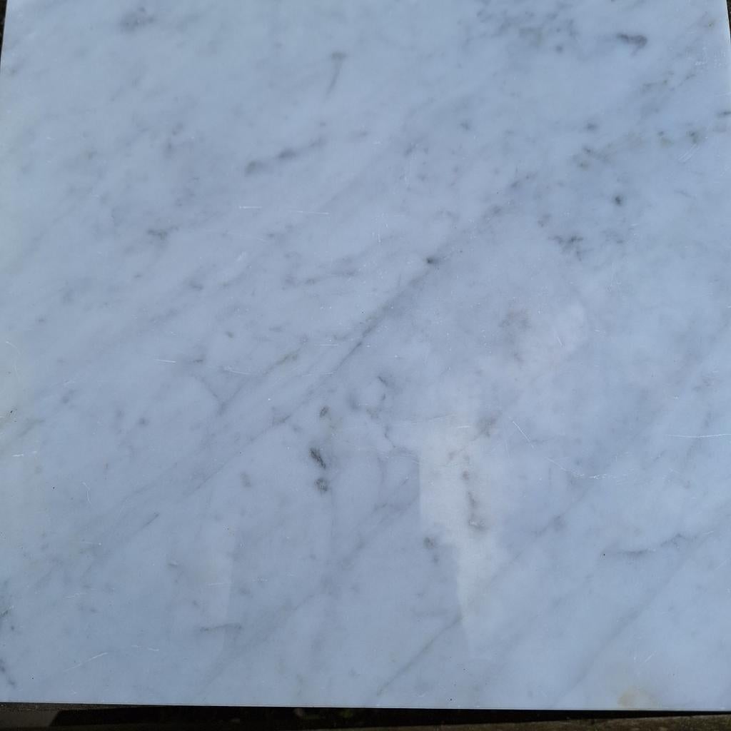 Carrara natuursteen., Ophalen