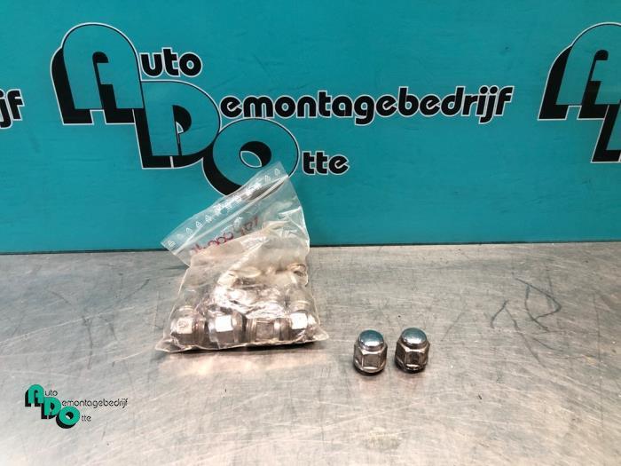 Écrou de roue d'un Honda Civic (Civic 06-), Autos : Pièces & Accessoires, Freins & Transmission, Honda, Utilisé, 3 mois de garantie