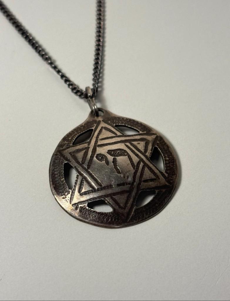 Pendentif médaillon en argent 925, Bijoux, Sacs & Beauté, Colliers, Enlèvement ou Envoi, Comme neuf, Avec pendentif, Argent