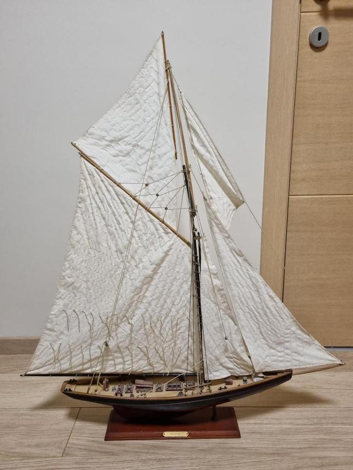Groot houten modelschip “Britannia” zeiljacht - decoratief, Hobby en Vrije tijd, Modelbouw | Boten en Schepen, Gebruikt, 1:32 tot 1:50