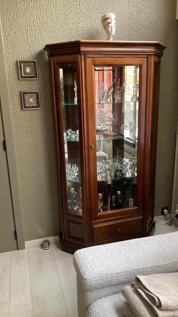 Vitrinekast te koop, Enlèvement