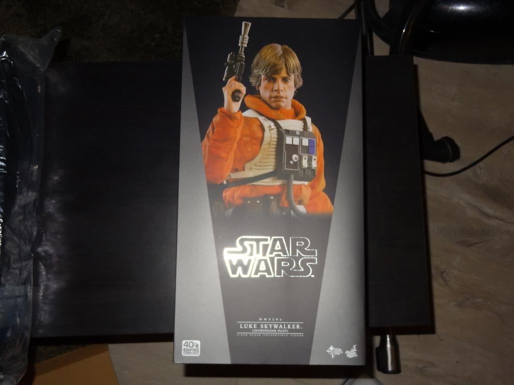 Hot Toys Star Wars Luke Skywalker Snowspeeder Pilot MMS585, Enlèvement ou Envoi, Neuf, Figurine