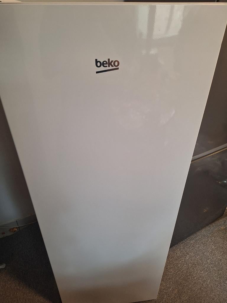 Réfrigérateur Beko, Avec compartiment congélateur, Comme neuf, 45 à 60 cm, 100 à 150 litres