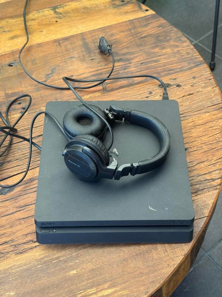 Ps4 slim+controller+headset, Ophalen, Zo goed als nieuw, Met 1 controller, Slim