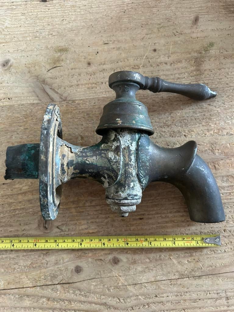 Anciens robinets d'eau en cuivre, Enlèvement, Utilisé