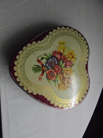 Vintage blikken doos beschikbaar voor biedingen
