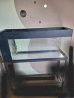 Een aquarium op een metalen steun, Gebruikt, Ophalen, Leeg aquarium