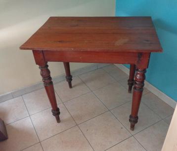 plusieurs petites tables d'appoint beschikbaar voor biedingen