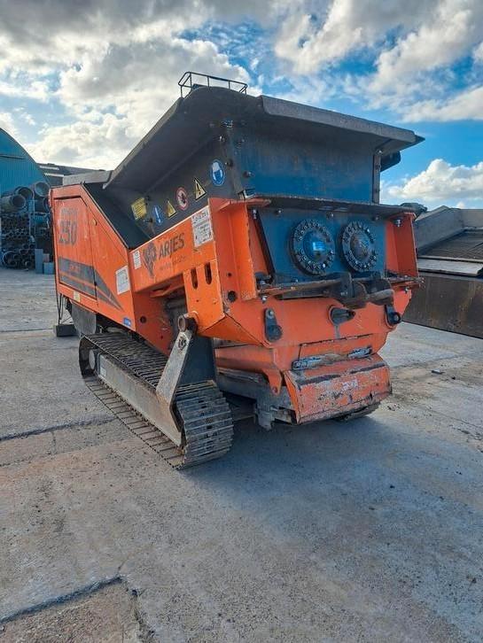 Arjes 250 shredder te koop, Zakelijke goederen, Machines en Bouw | Kranen en Graafmachines, Ophalen