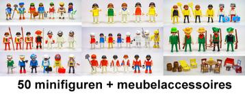 Lot 50 minifiguren Playmobil + tafels, stoelen & accessoires beschikbaar voor biedingen