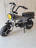 EXCLUSIEVE HONDA DAX DE LUXE RETRO, Fietsen en Brommers, Ophalen, Gebruikt, Overige modellen, 49 cc