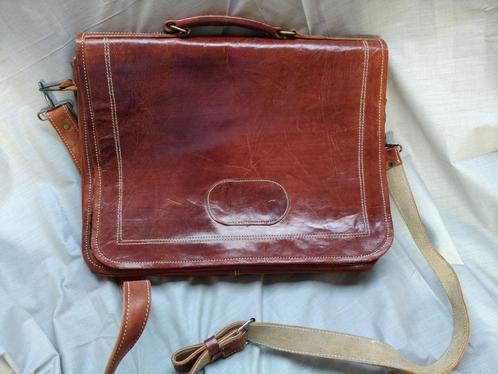 Laptoptas van buffelleer, afkomstig uit Sri Lanka, handgemaa, Handtassen en Accessoires, Tassen | Schoudertassen, Zo goed als nieuw