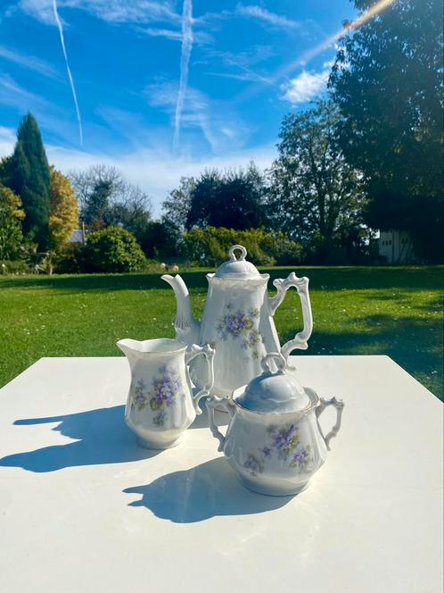 Set met theepot, suikerpot en melkkan, Antiek en Kunst, Antiek | Servies compleet, Ophalen of Verzenden
