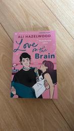 Love on the brain - Ali Hazelwood, Verzenden, Zo goed als nieuw