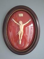 Kruisbeeld van Jezus achter glas
Ovaal, Antiek en Kunst, Antiek | Religieuze voorwerpen, Ophalen of Verzenden