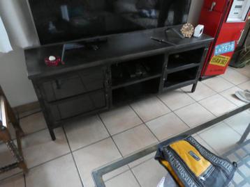 metalen tv kast. beschikbaar voor biedingen