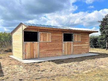 Twee Stevige Paardenstallen in massief Douglashout (3x3)2 beschikbaar voor biedingen