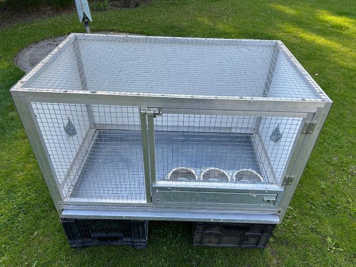 Kweekkooi 103 breed, 66 hoog en 60 diep (2 beschikbaar), Dieren en Toebehoren, Vogels | Hokken en Kooien, Gebruikt, Broedkooi of Kweekkooi