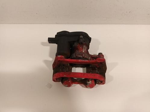 REMKLAUW LINKS ACHTER Fiat 500X (334) (01-2014/09-2020), Auto-onderdelen, Remmen en Aandrijving, Fiat, Gebruikt