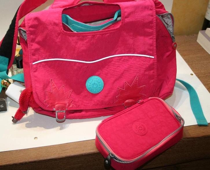 Kipling cartable Iniko + plumier 50 penns + singe en TBE, Handtassen en Accessoires, Tassen | Schooltassen, Gebruikt, Verzenden