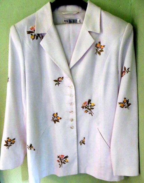 zeer mooi dameskostuum, Kleding | Dames, Jasjes, Kostuums en Pakken, Zo goed als nieuw, Jasje, Maat 42/44 (L), Wit, Ophalen of Verzenden