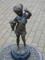 statue d une fille et le chat en bronze signé sur marbre  ., Antiquités & Art, Antiquités | Bronze & Cuivre, Bronze, Enlèvement ou Envoi