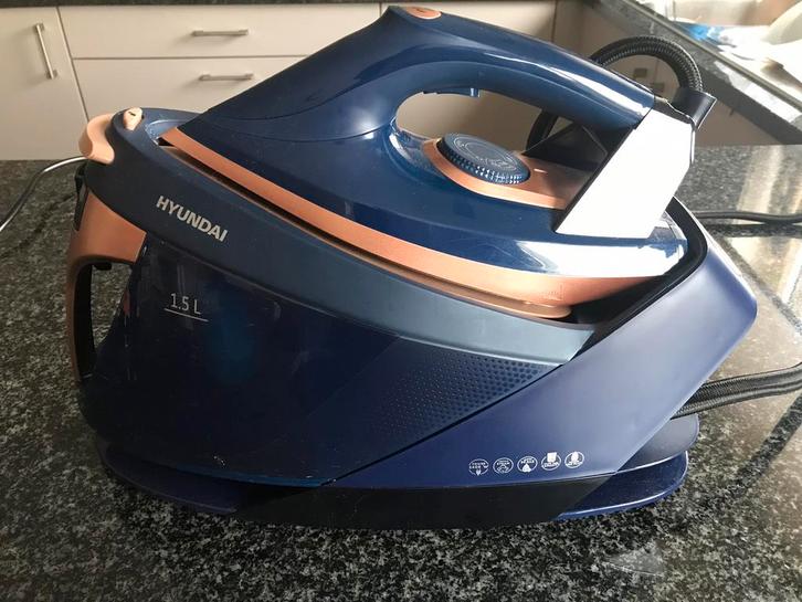 Fer à vapeur avec bac à eau, Electroménager, Fers à repasser & Planches à repasser, Comme neuf, Fer à repasser avec cordon, Enlèvement ou Envoi