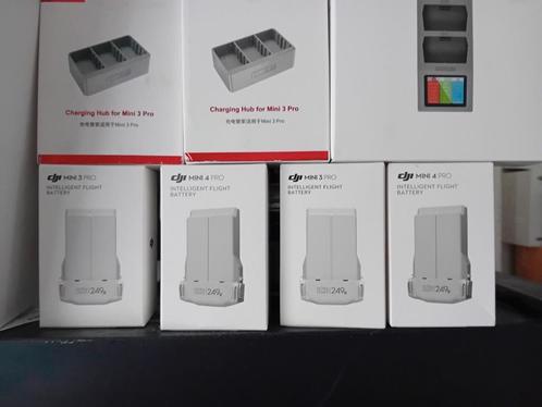 DJI gebruikte ACCU met lader  actie  per 2  Te koop . OP=OP, Hobby en Vrije tijd, Modelbouw | Radiografisch | Helikopters en Quadcopters