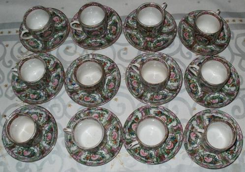 12 Chinese theekopjes in porselein, Antiek en Kunst, Curiosa en Brocante, Ophalen of Verzenden