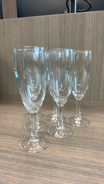 Set van 60 cavaglazen beschikbaar voor biedingen