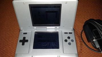 Nintendo DS eerste versie, in goede staat. disponible aux enchères