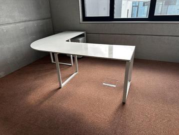 Design Bureau beschikbaar voor biedingen