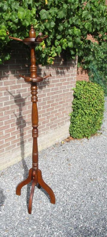Retro eikenhouten staande kapstok beschikbaar voor biedingen