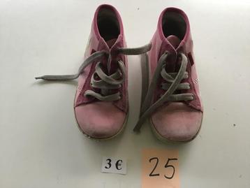 1 paire de chaussures pour enfants taille 25