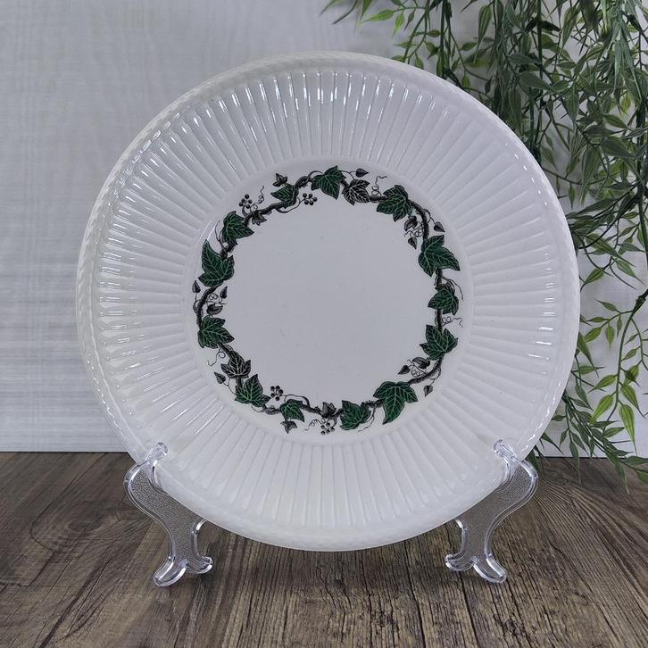 Wedgwood Stratford Coupe Bord / Onderbord Theepot 24cm, Antiek en Kunst, Antiek | Servies los, Ophalen of Verzenden