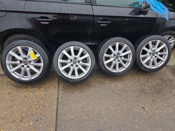 Kit de jantes sport + pneus hiver d'un Mazda 6, Autos : Pièces & Accessoires, Pneus & Jantes, Véhicule de tourisme, Utilisé, 3 mois de garantie