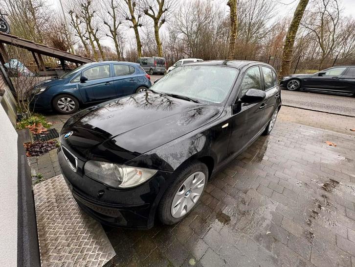 BMW 116i lci 2.0 2010, Autos, BMW, Particulier, Série 1, ABS, Airbags, Air conditionné, Android Auto, Apple Carplay, Bluetooth