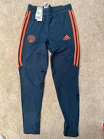 Trainingsbroek Man United NIEUW, Nieuw, Maat 46 (S) of kleiner, Blauw, Adidas