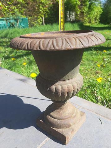 Tuinvaas Kelk Gietijzer 27 cm  beschikbaar voor biedingen