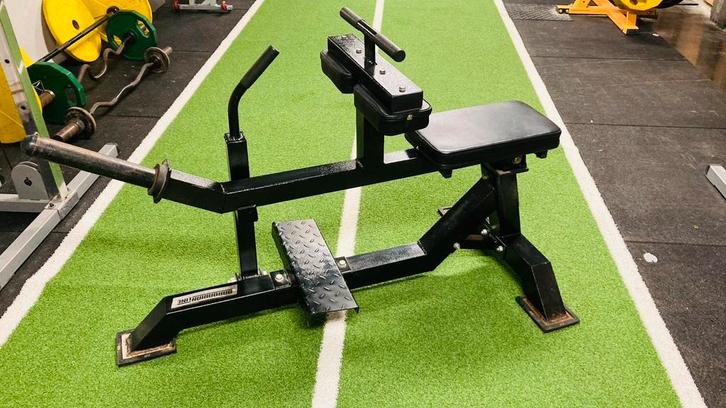 Plate loaded calves raise , nieuwstaat, Sport en Fitness, Fitnessapparatuur, Zo goed als nieuw, Krachtstation, Benen, Metaal, Ophalen