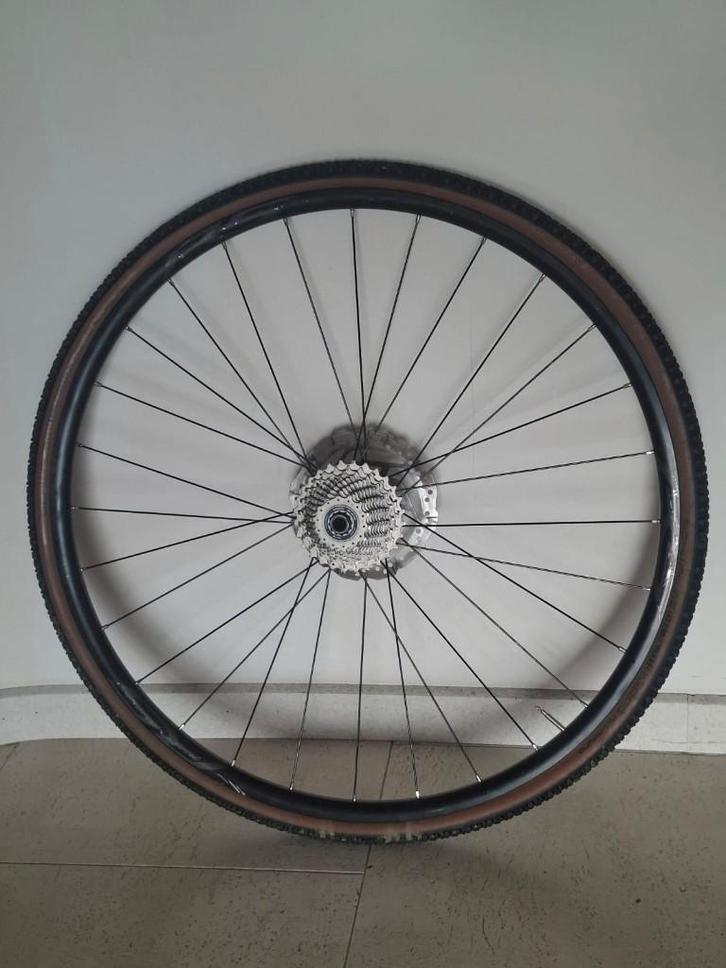 Paire de roues Shimano RS pour gravel/route, Vélos & Vélomoteurs, Vélos Pièces, Enlèvement