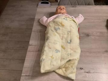Baby speelpop in slaapzak (58 cm) beschikbaar voor biedingen