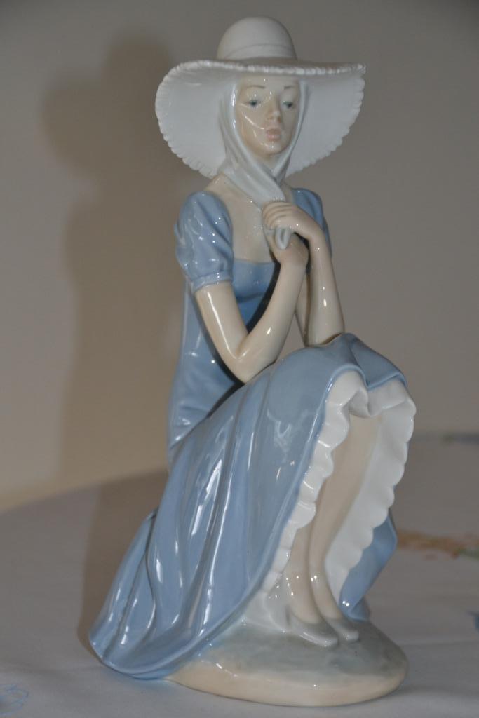 Dame au chapeau, Maison & Meubles, Accessoires pour la Maison | Autre, Comme neuf, Enlèvement ou Envoi