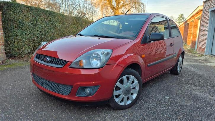 Ford Fiesta 2006 bj Petrol 1.3 BLANCO APPROUVÉE À VENDRE, Autos, Ford, Particulier, Fiësta, ABS, Airbags, Air conditionné, Ordinateur de bord