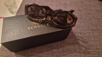 Versace zonnebril dames bruine glazen, Handtassen en Accessoires, Zonnebrillen en Brillen | Dames, Ophalen, Zo goed als nieuw