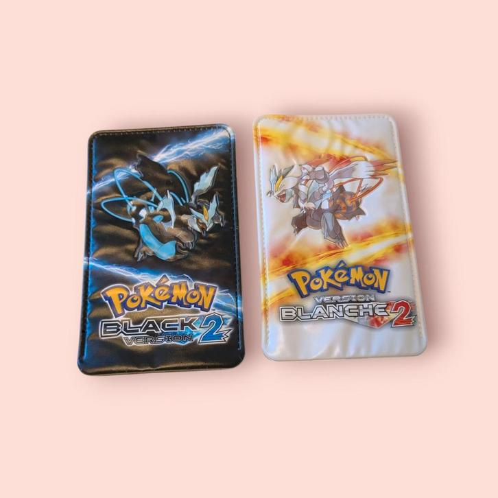Pokémon Black 2 en White 2 console hoesjes, Games en Spelcomputers, Spelcomputers | Nintendo Portables | Accessoires, Zo goed als nieuw