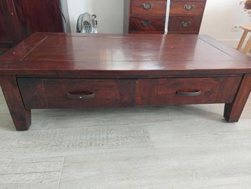 Donkere salontafel  beschikbaar voor biedingen