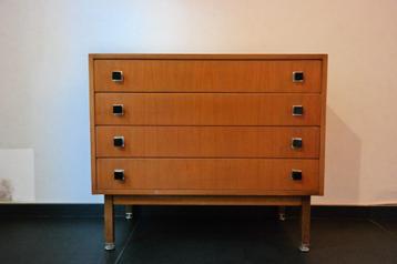 Houten Commode beschikbaar voor biedingen